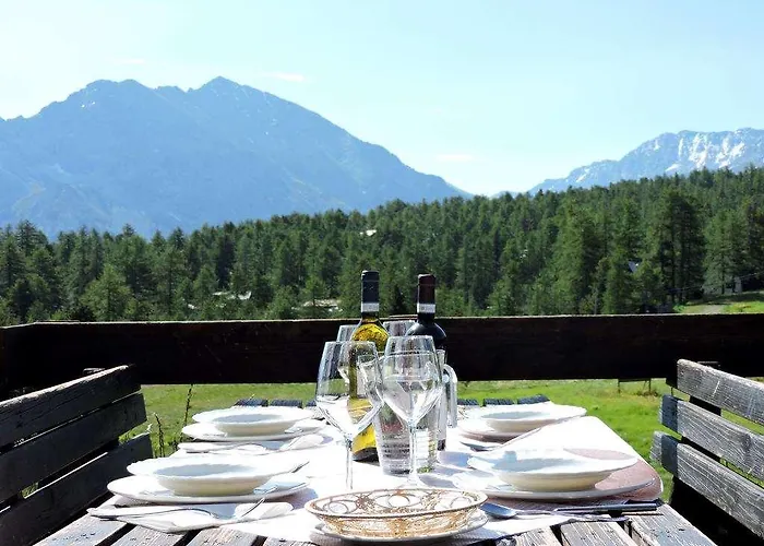 Della Luna Szálloda